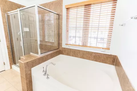 Bath - 7512 Centennial Falls Ln, Maineville, OH 45039 photo 2 of 4