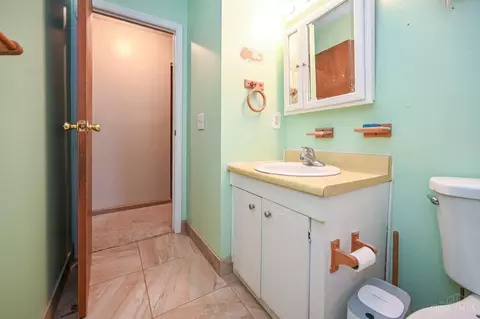 Bath - 116 Lellan Ave, Harrison, OH 45030 photo 2 of 4