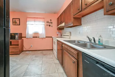 Kitchen - 116 Lellan Ave, Harrison, OH 45030 photo 3 of 3