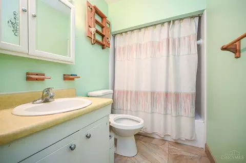 Bath - 116 Lellan Ave, Harrison, OH 45030 photo 1 of 4