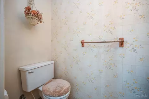 Bath - 116 Lellan Ave, Harrison, OH 45030 photo 3 of 4