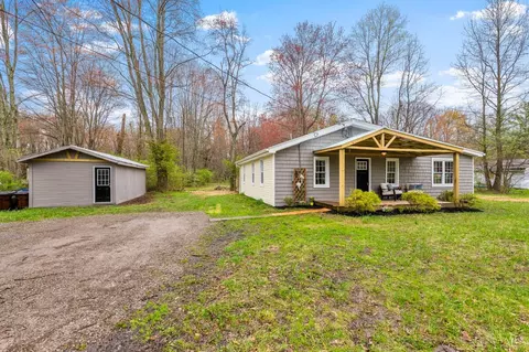 Exterior - 1862 Carnes Rd, New Richmond, OH 45157 photo 6 of 9