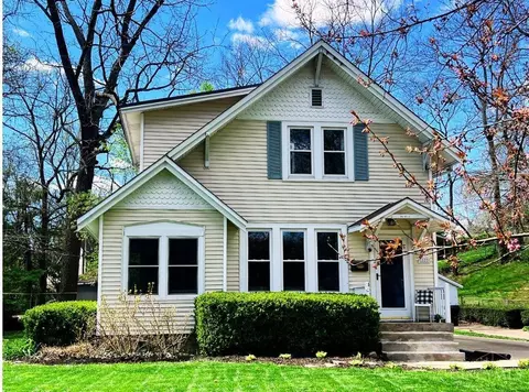 1525 Maple Ave, Wyoming, OH 45215