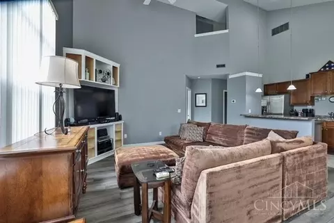 Living - 4294 W Fork Rd #15, Cincinnati, OH 45247 photo 3 of 7