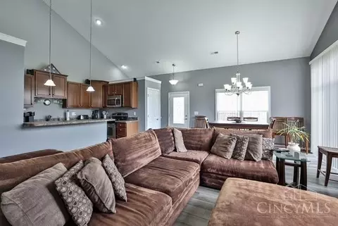 Living - 4294 W Fork Rd #15, Cincinnati, OH 45247 photo 2 of 7