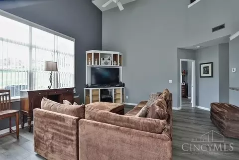 Living - 4294 W Fork Rd #15, Cincinnati, OH 45247 photo 4 of 7