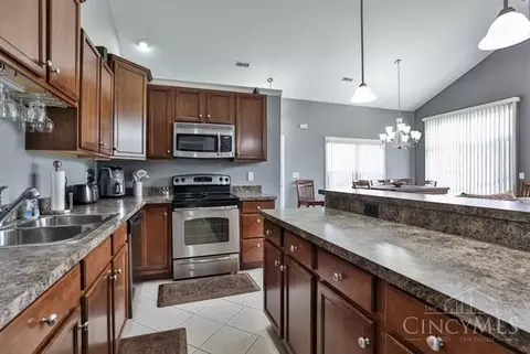 Kitchen - 4294 W Fork Rd #15, Cincinnati, OH 45247 photo 2 of 3