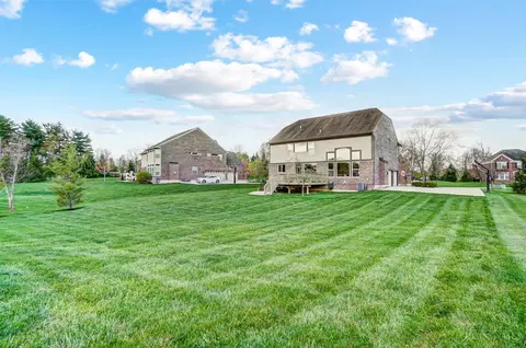 Exterior - 8327 Pine Run Dr, Cincinnati, OH 45244 photo 7 of 11