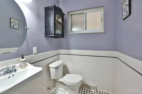 Bath - 1120 Oldwick Dr, Reading, OH 45215 photo 2 of 3