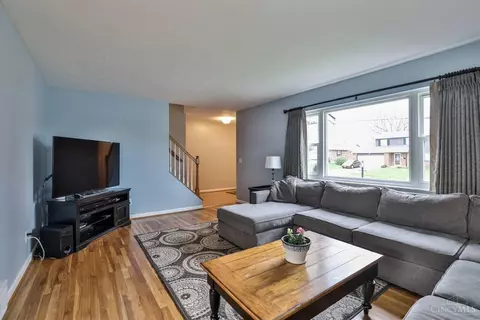 Living - 1120 Oldwick Dr, Reading, OH 45215 photo 2 of 4