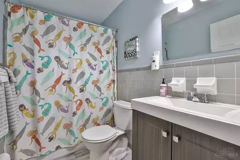 Bath - 1120 Oldwick Dr, Reading, OH 45215 photo 3 of 3