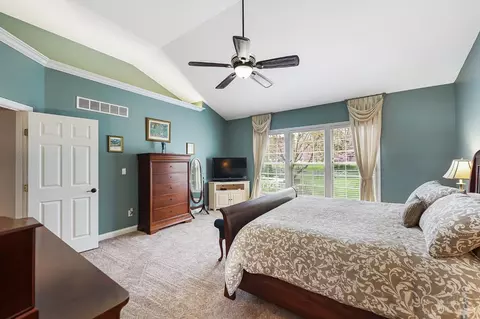 Bedroom - 9737 Zig Zag Rd, Montgomery, OH 45242 photo 2 of 11