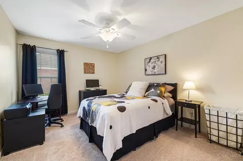 Bedroom - 9737 Zig Zag Rd, Montgomery, OH 45242 photo 9 of 11