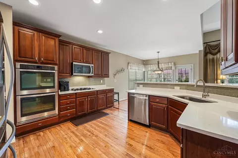 Kitchen - 9737 Zig Zag Rd, Montgomery, OH 45242 photo 6 of 11