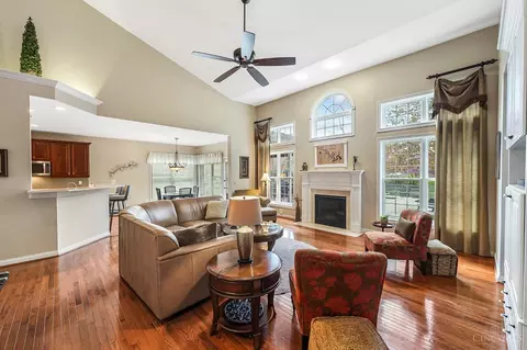 Living - 9737 Zig Zag Rd, Montgomery, OH 45242 photo 4 of 17