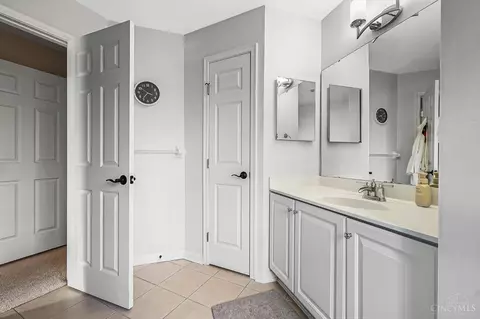 Bath - 9737 Zig Zag Rd, Montgomery, OH 45242 photo 6 of 10