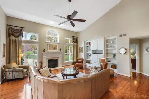 Living - 9737 Zig Zag Rd, Montgomery, OH 45242 photo 3 of 17
