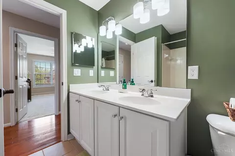 Bath - 9737 Zig Zag Rd, Montgomery, OH 45242 photo 9 of 10