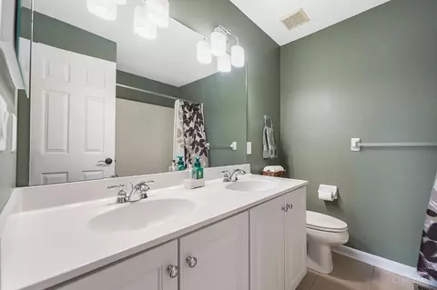 Bath - 9737 Zig Zag Rd, Montgomery, OH 45242 photo 7 of 10