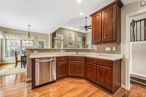 Kitchen - 9737 Zig Zag Rd, Montgomery, OH 45242 photo 4 of 11