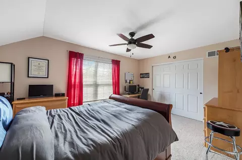 Bedroom - 9737 Zig Zag Rd, Montgomery, OH 45242 photo 6 of 11