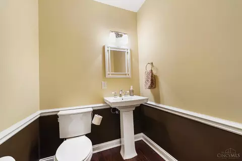Bath - 9737 Zig Zag Rd, Montgomery, OH 45242 photo 10 of 10