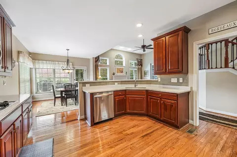 Kitchen - 9737 Zig Zag Rd, Montgomery, OH 45242 photo 8 of 11