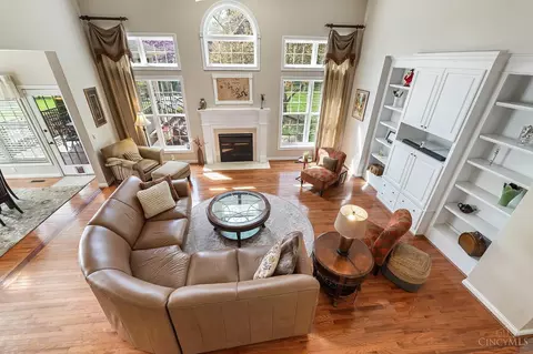 Living - 9737 Zig Zag Rd, Montgomery, OH 45242 photo 11 of 17