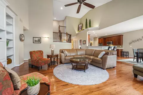 Living - 9737 Zig Zag Rd, Montgomery, OH 45242 photo 7 of 17