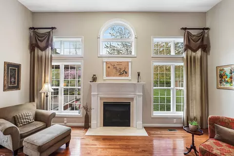 Living - 9737 Zig Zag Rd, Montgomery, OH 45242 photo 5 of 17