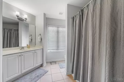 Bath - 9737 Zig Zag Rd, Montgomery, OH 45242 photo 5 of 10