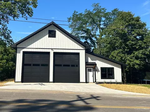 329 Miami Ave, Cleves, OH 45002