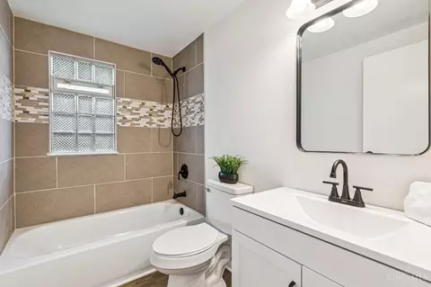 Bath - 1697 Guise Ct, Reading, OH 45215 photo 2 of 2