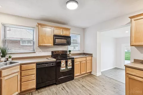 Kitchen - 1697 Guise Ct, Reading, OH 45215 photo 4 of 4