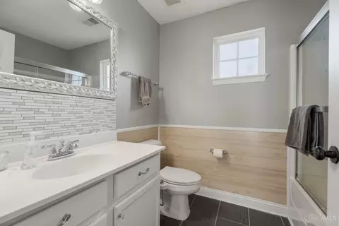 Bath - 213 Delaware Dr, Hamilton Township, OH 45039 photo 4 of 5