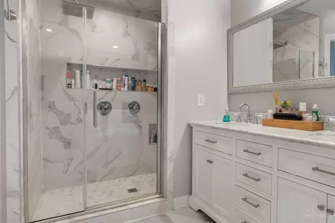 Bath - 213 Delaware Dr, Hamilton Township, OH 45039 photo 3 of 5