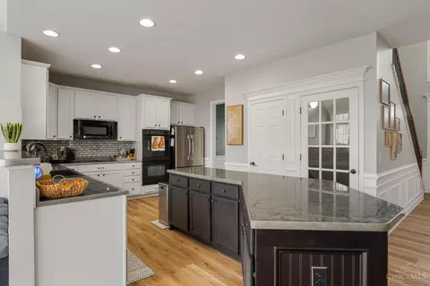 Kitchen - 213 Delaware Dr, Hamilton Township, OH 45039 photo 2 of 5