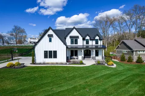 6040 Eden Roc Pl, Cincinnati, OH 45247