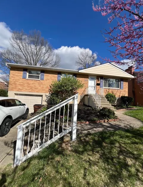 9040 Cherry Blossom Ln, Cincinnati, OH 45231