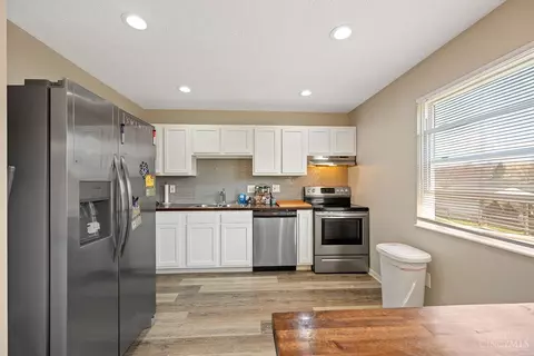 Kitchen - 1491 Hazelgrove Dr, Cincinnati, OH 45240 photo 4 of 4