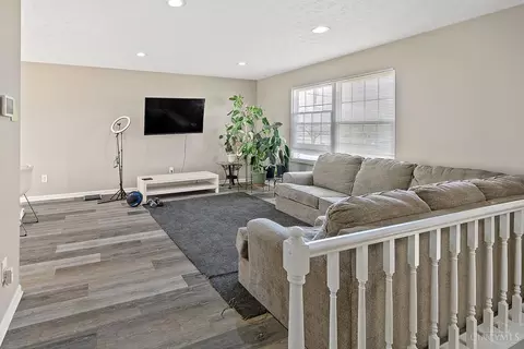 Living - 1491 Hazelgrove Dr, Cincinnati, OH 45240 photo 1 of 2