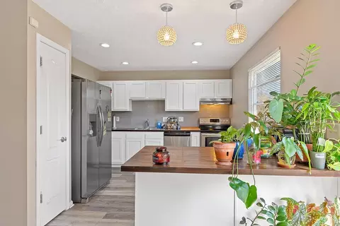 Kitchen - 1491 Hazelgrove Dr, Cincinnati, OH 45240 photo 2 of 4