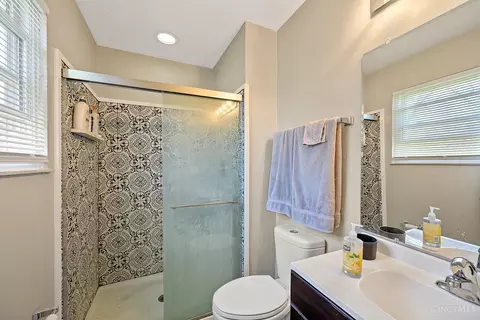 Bath - 1491 Hazelgrove Dr, Cincinnati, OH 45240 photo 2 of 3