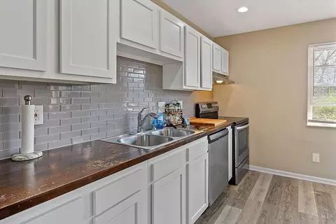 Kitchen - 1491 Hazelgrove Dr, Cincinnati, OH 45240 photo 3 of 4