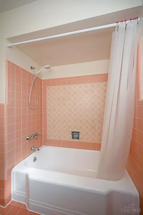 Bath - 5985 Monticello Ave, Cincinnati, OH 45224 photo 2 of 2