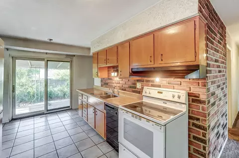 Kitchen - 129 Rosetta Ct, Springdale, OH 45246 photo 1 of 7