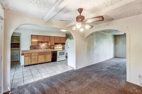 Kitchen - 129 Rosetta Ct, Springdale, OH 45246 photo 7 of 7