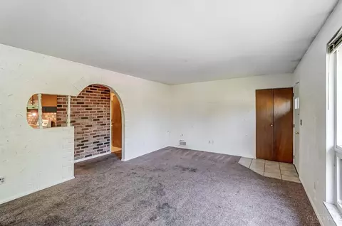 Living - 129 Rosetta Ct, Springdale, OH 45246 photo 3 of 5