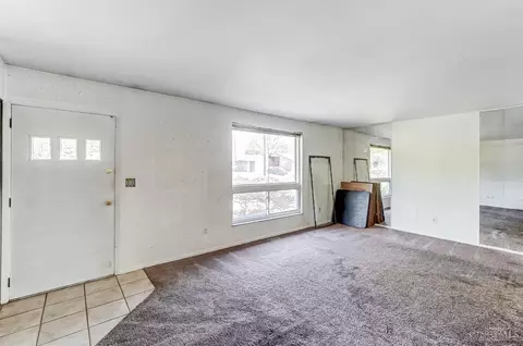 Living - 129 Rosetta Ct, Springdale, OH 45246 photo 4 of 5