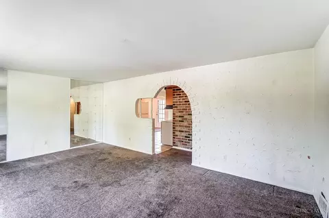 Living - 129 Rosetta Ct, Springdale, OH 45246 photo 2 of 5